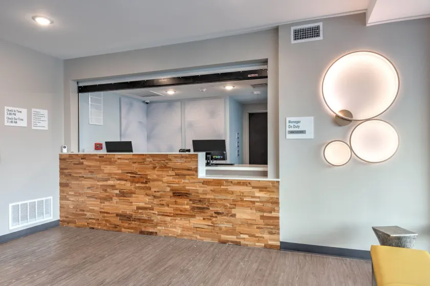 ECHO Suites Extended Stay by Wyndham Dallas Plano Richardson - Lobby