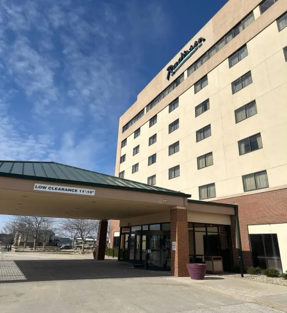 Radisson Hotel Cedar Rapids - Image 1