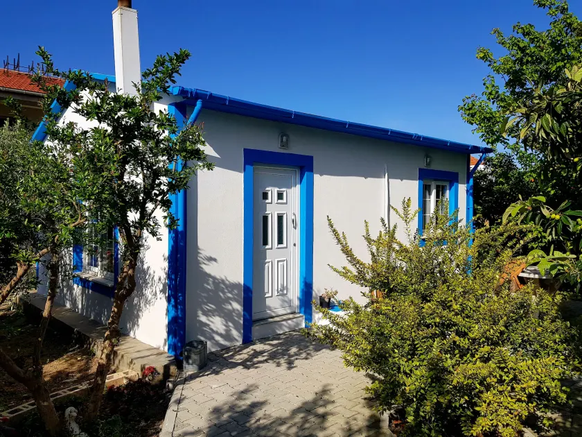 Pomegranate Cottage 1 Double Bedroom With Spectacular Mountain Sea View - Image 1
