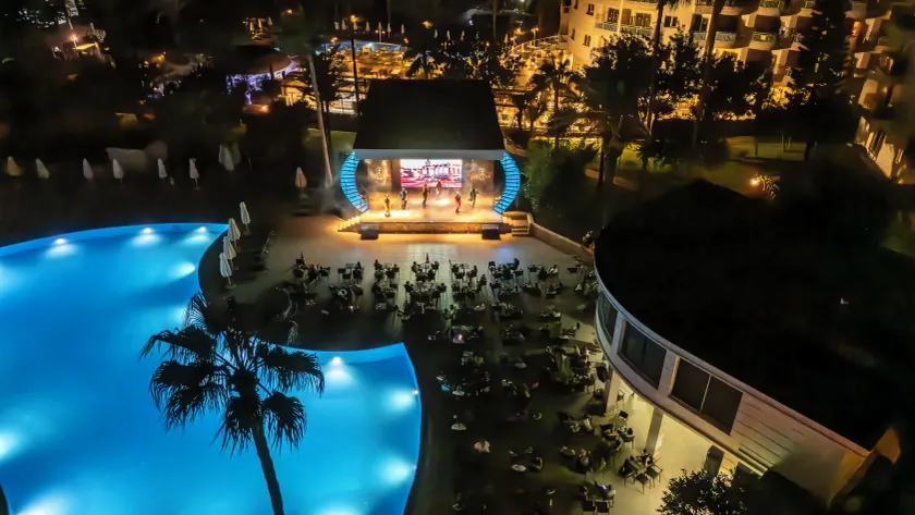 Iz Flower Side Beach Hotel - Image 1