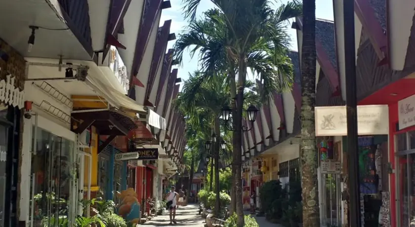 Madid's Inn Beach Resort - Image 1
