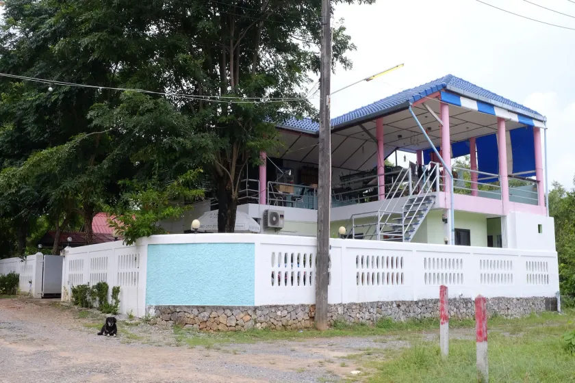 Chomlay Restaurant & Room for Rent - Image 1