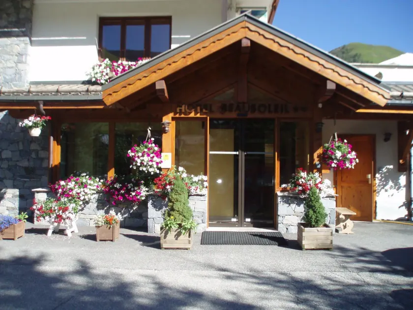 Logis Hotel Beausoleil - Image 1