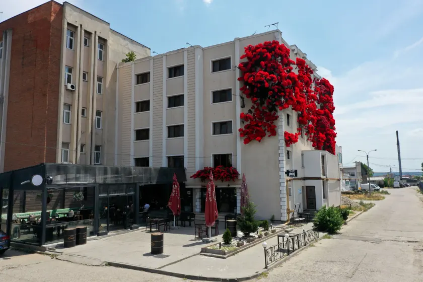 MBI Travel Inn - Image 1