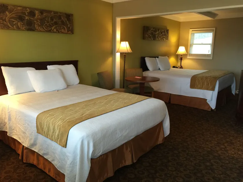 Kentucky Lake Inn - Image 1