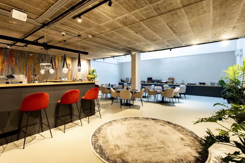 The Amberlyn Suite Hotel - Image 1