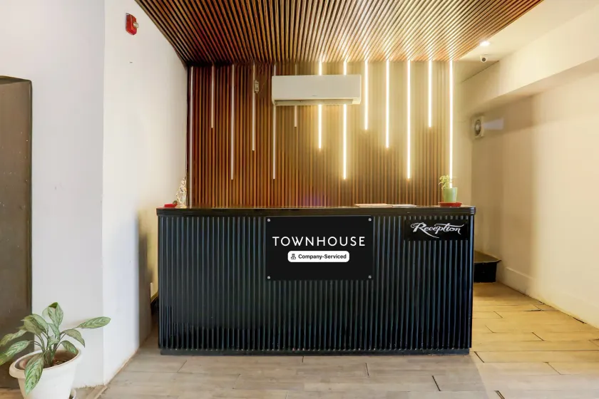 Townhouse Prayagraj Near Railway Station Formerly Santosh Palace - Hall