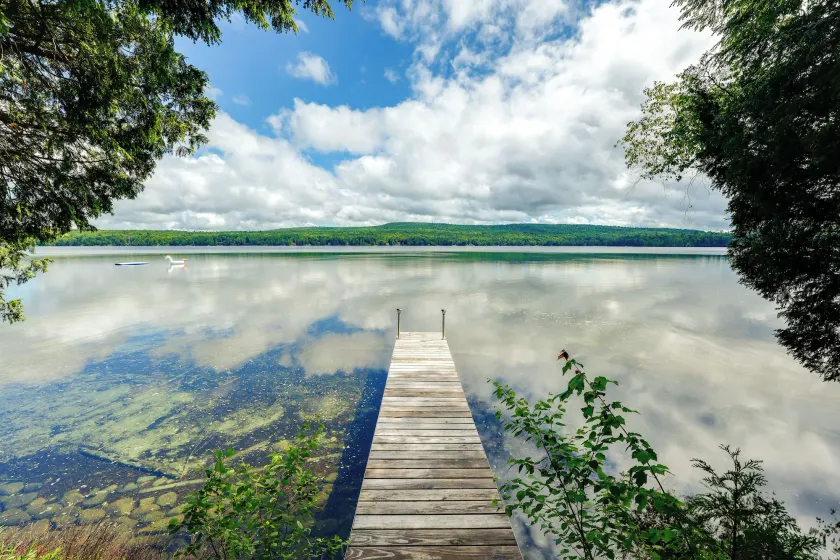 Dock & Gym! Lakefront Family Retreat in Lincoln - Image 1