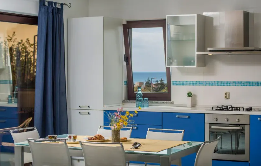 Spacious 3bdr Sea View Apartment Next to the Beach - Image 1