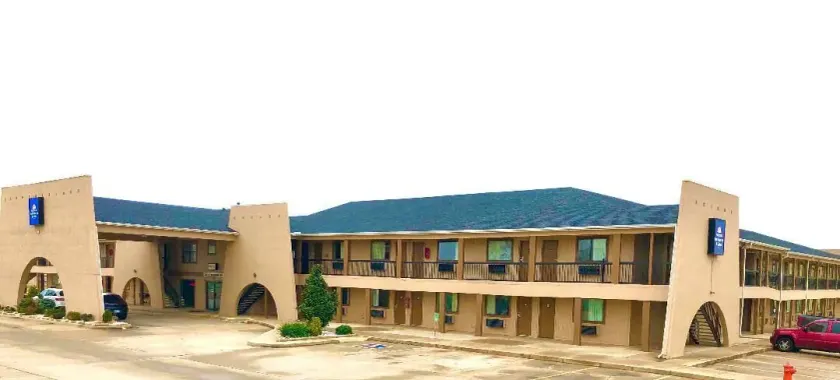Americas Best Value Inn Yukon - Image 1