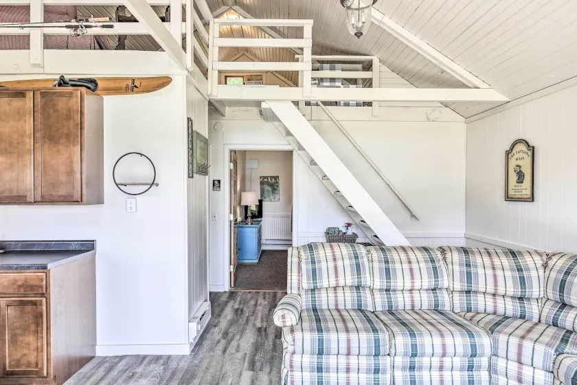 Waterfront Butternut Lake Getaway w/ Private Dock! - Innenbereich