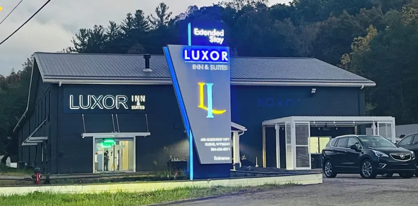 Luxor Inn & Suites, a Travelodge by Wyndham - Image 1