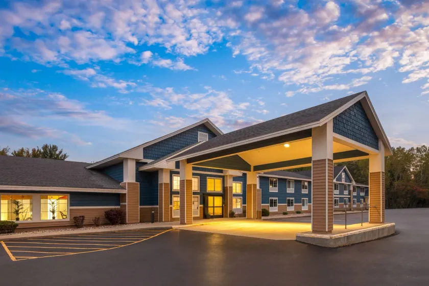 AmericInn by Wyndham Douglas/Saugatuck - Image 1