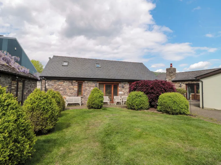 Riverside Barn - Image 1