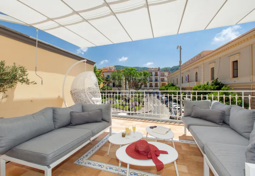 La Piazzetta Guest House - Image 1