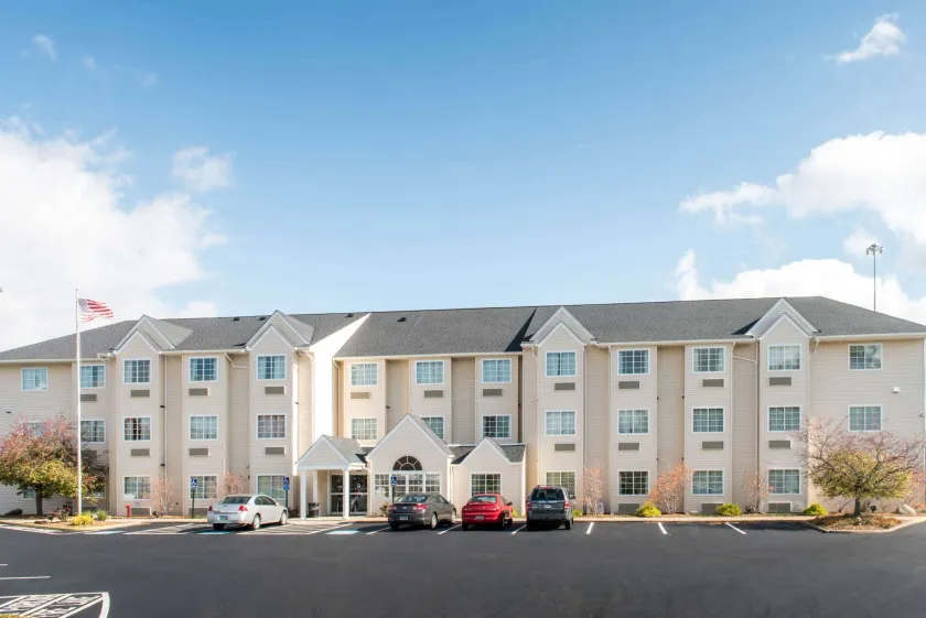 Microtel Inn and Suites North Canton - Image 1