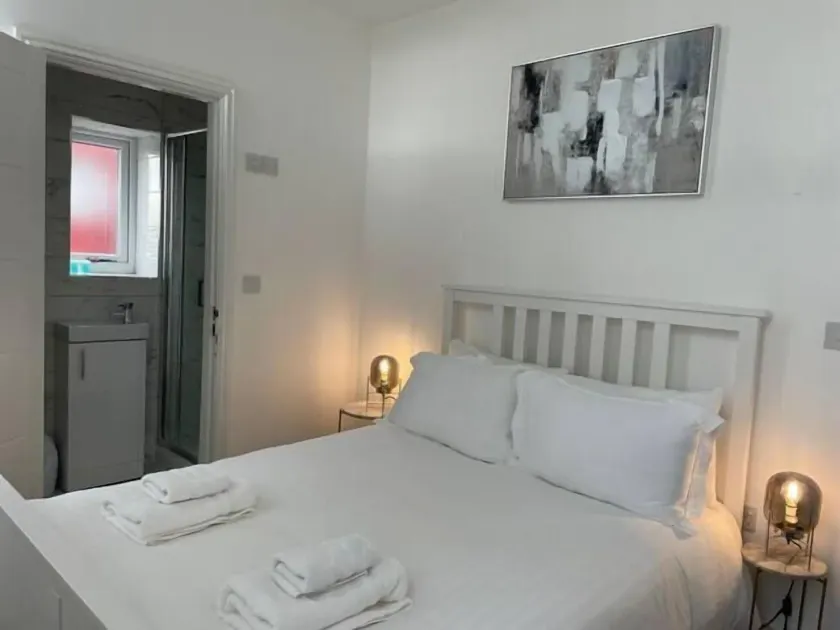 CityBreaks Rooms with Free Parking - Image 1