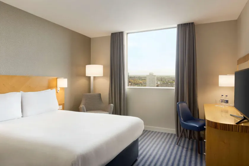 Ramada Hotel & Suites by Wyndham Coventry - Image 1