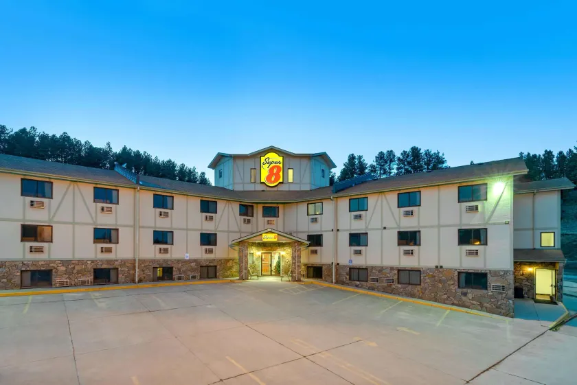 Super 8 by Wyndham Hill City/Mt Rushmore/ Area - Image 1