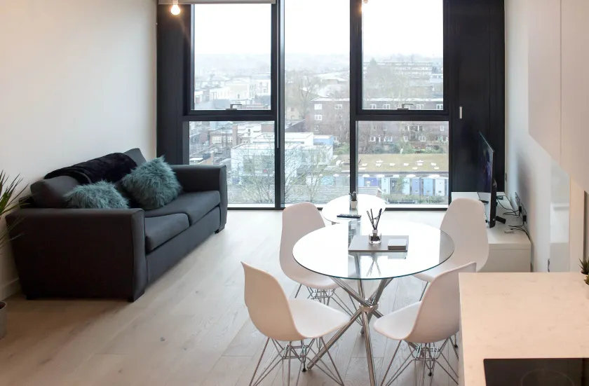 Luxury 2 bedroom apartment 20 min from central London - Image 1