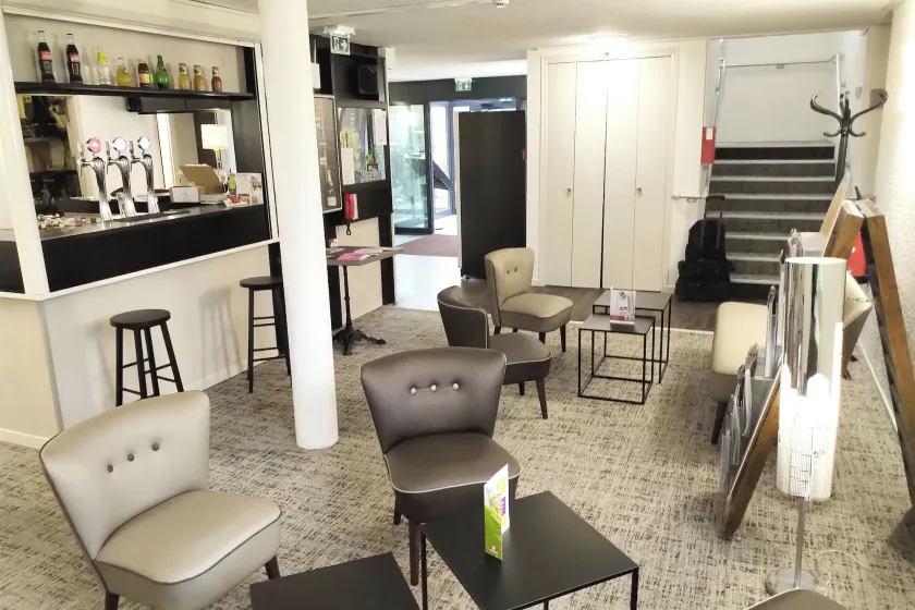 Brit Hotel Reims La Pompelle - Siddeområde i lobbyen