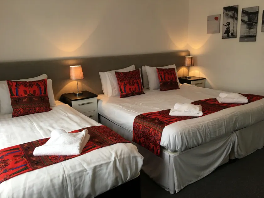 Comrie Hotel - Image 1
