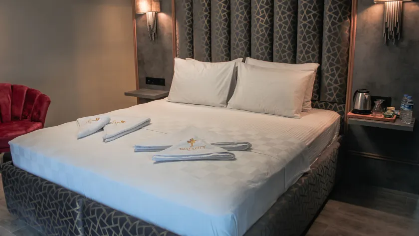 TALLES CITY HOTEL - Image 1