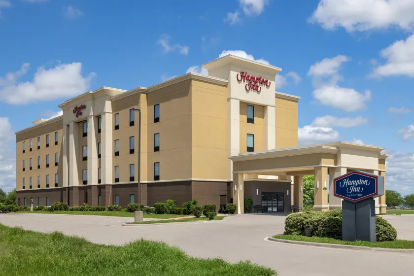 Hampton Inn Kenedy - Image 1