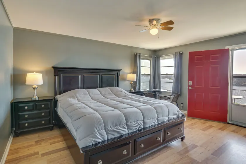 Unit 7: Bagnell Strip Adventure Hub, Patio & Views - Image 1