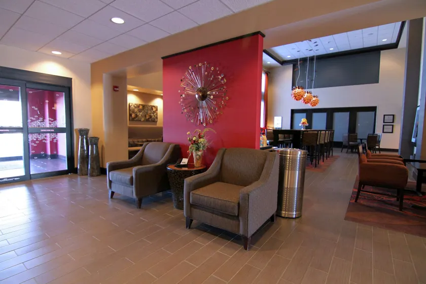 Hampton Inn & Suites Grand Forks - Image 1