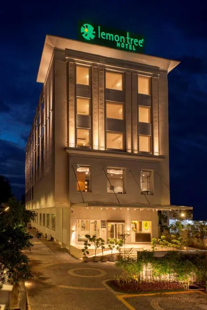 Lemon Tree Hotel Lucknow - Image 1
