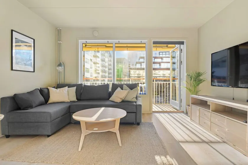 Charming Oslo Apartment with Balcony Rooftop Access - Image 1