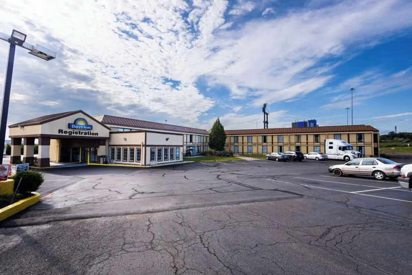 Days Inn by Wyndham Sharonville - Image 1
