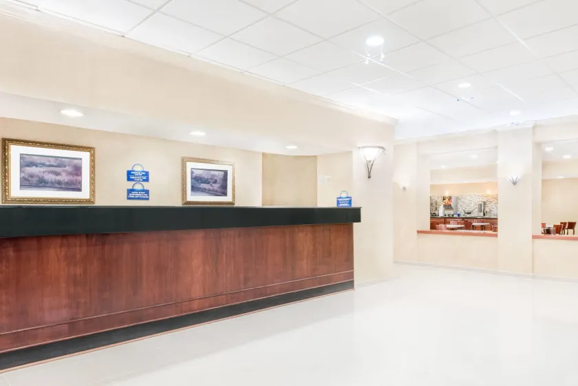 Days Inn & Suites by Wyndham York - Image 1
