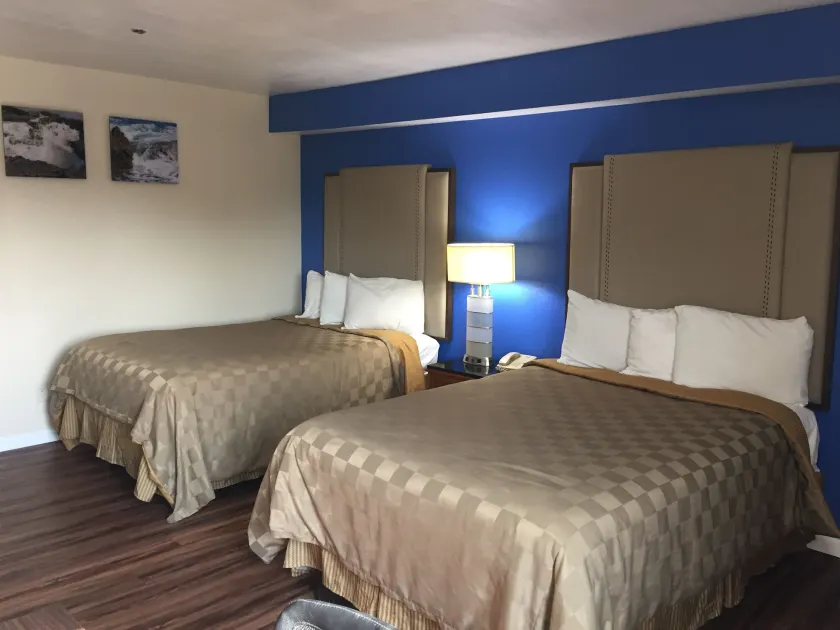 California Inn and Suites Bakersfield - Image 1
