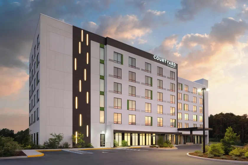 Courtyard by Marriott Lake City - Image 1