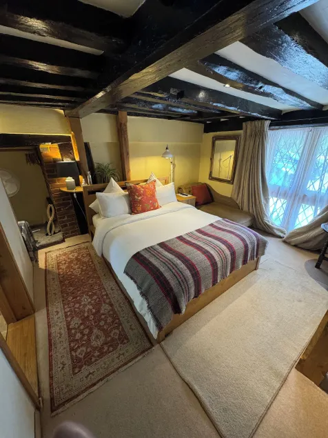 Heathrow Cottages B&B - Image 1