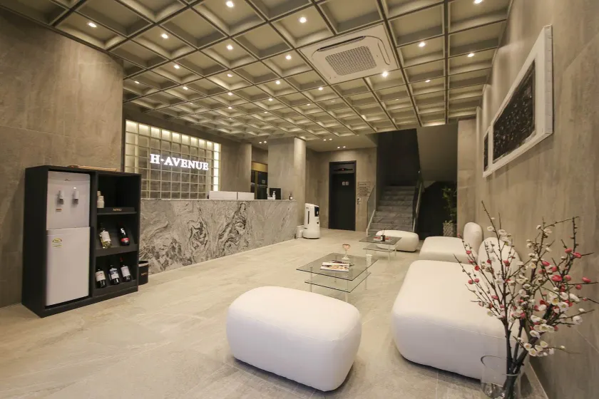 H Avenue Hotel Sangmu Branch - Image 1
