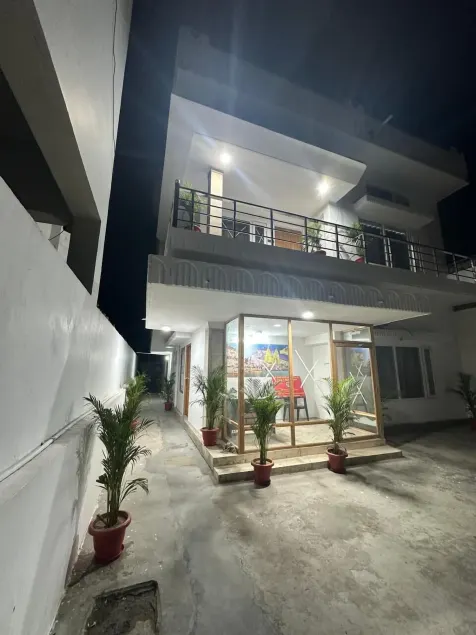 Hotel O Geetatri Luxury Home Stay - Image 1