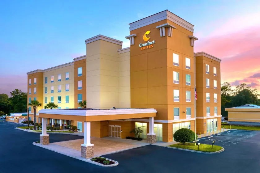 Comfort Suites Lake City - Image 1