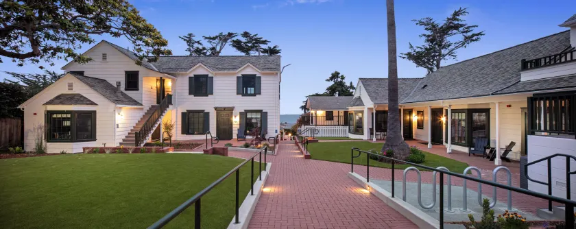 Carmel Beach Hotel - Image 1