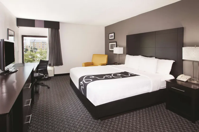 La Quinta Inn & Suites by Wyndham Charleston Riverview - Image 1