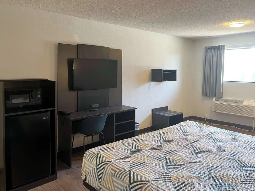 Motel 6 Hurricane, WV - Image 1