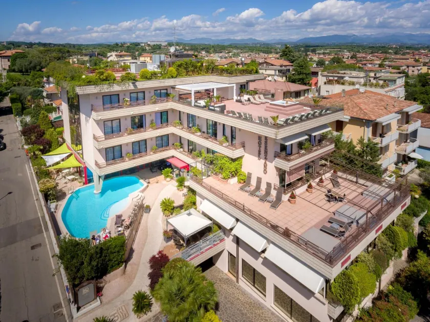 Hotel Desenzano - Image 1