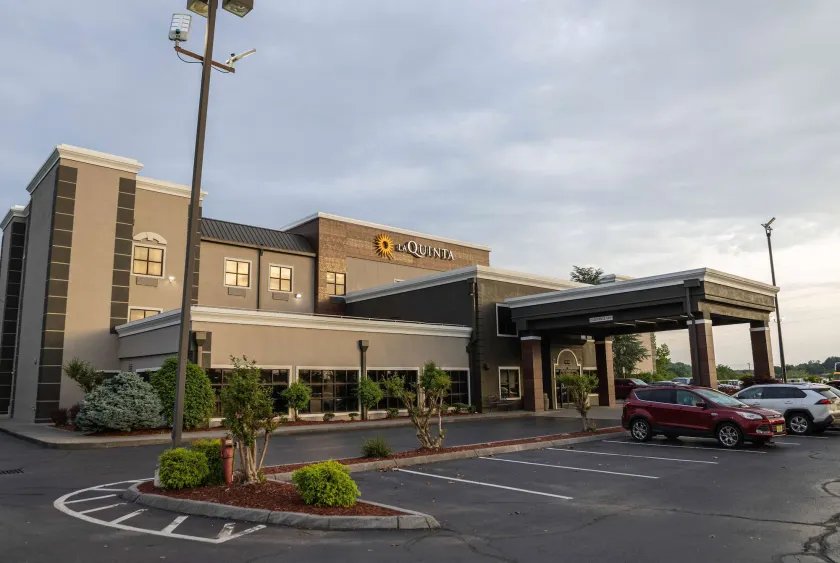 La Quinta by Wyndham Knoxville East - Image 1