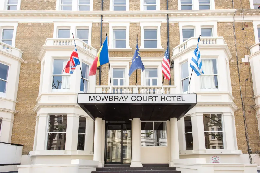 Mowbray Court Hotel - Image 1