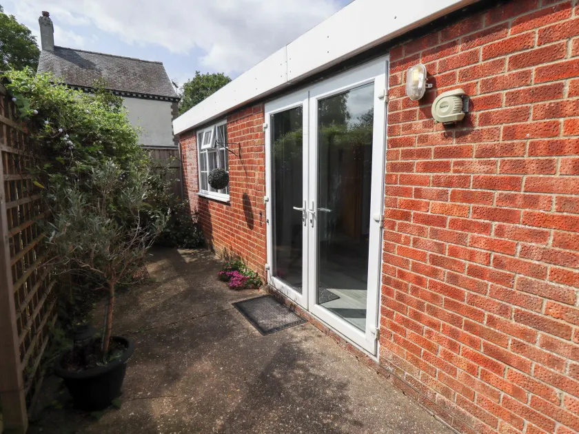 Cranford House - Image 1