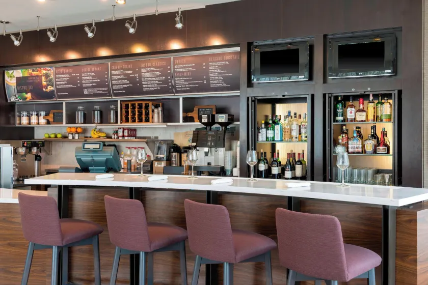 Courtyard by Marriott Louisville Downtown - Image 1