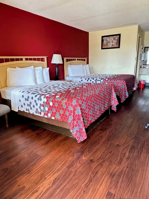 Econo Lodge Christiansburg-Blacksburg I-81 - Image 1