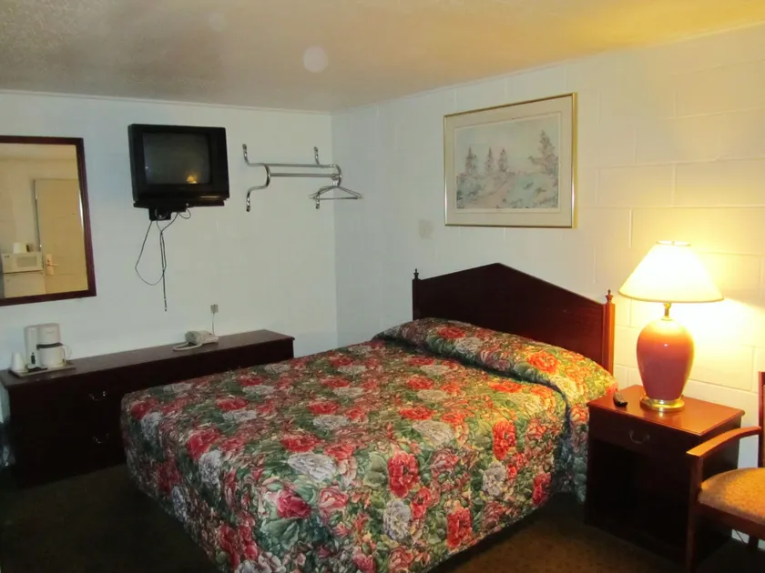 Relax Inn - Image 1
